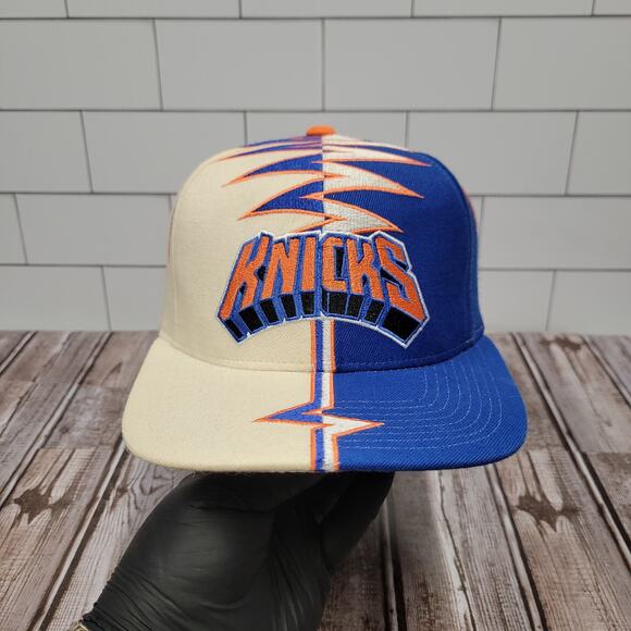 Starter New York Knicks Vintage Shockwave Adjustable Wool Strapback Hat